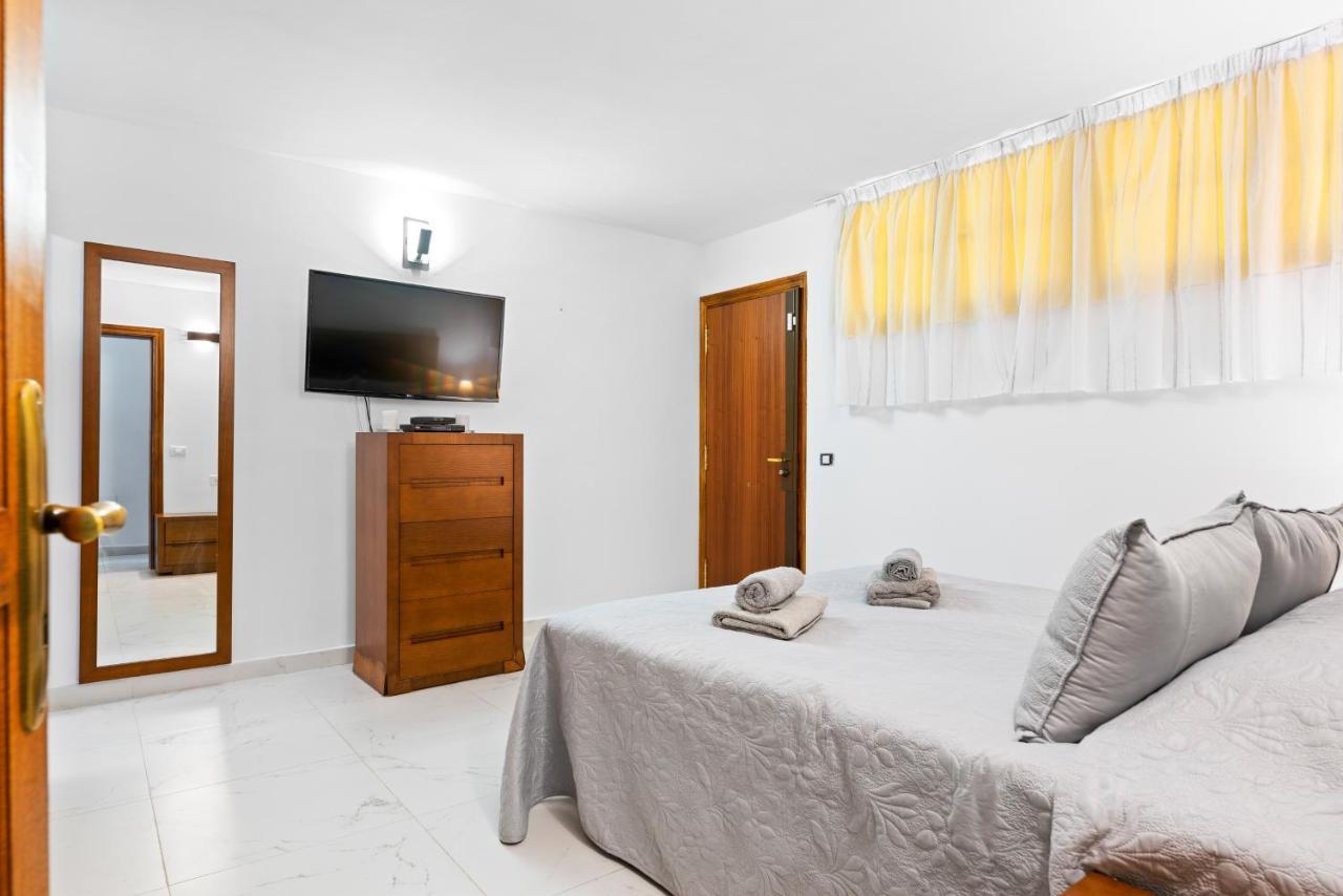 Neptuno Pool And Beach Private Access Puerto de Santiago  Bagian luar foto